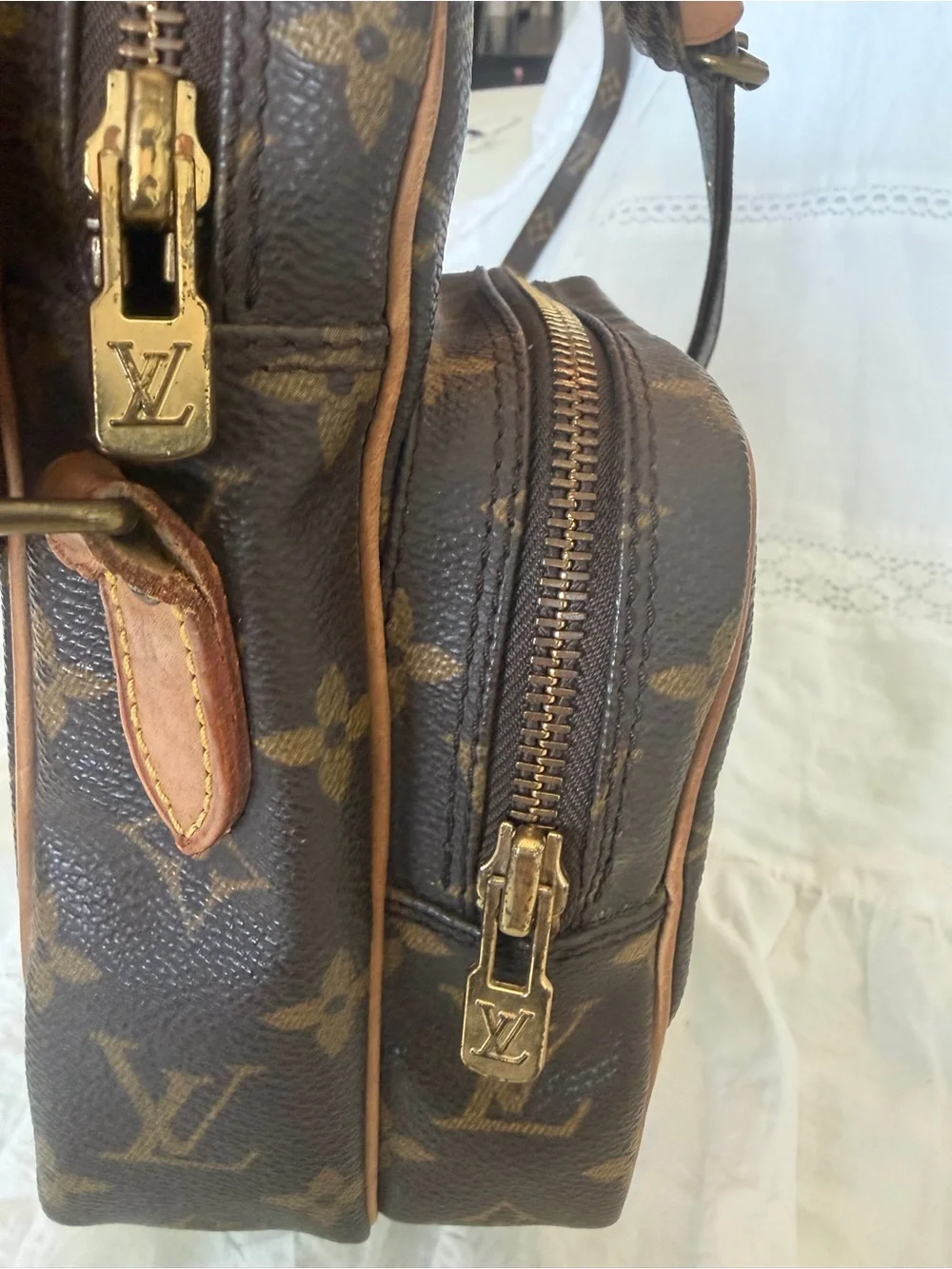Louis Vuitton Monogram Canvas Crossbody Bag - Brown/Gold